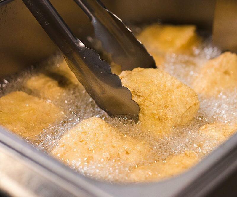 頂讓・生意轉讓柴灣小食店生意・飲食創業・飲食特許經營・加盟・做生意・生意頂讓・頂手・生意買賣・買生意・小食牌・商機・飲食牌照・開小食店・餐廳頂讓